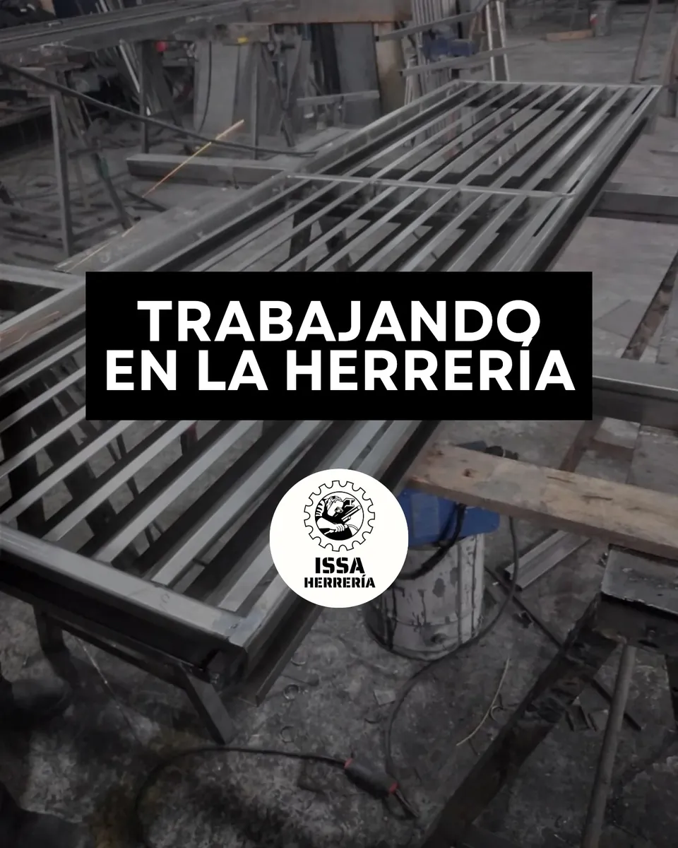 Portada: trabajando en la herrería